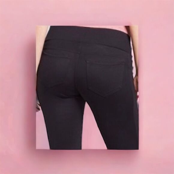 Isabel l Maternity l Black Pants, Jeggings l Mid Rise l Back Pockets l L… - Picture 6 of 9